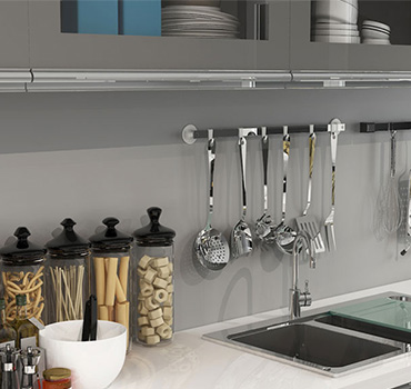 Design de armário de despensa de cozinha cinza personalizado